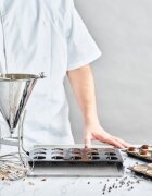 de Buyer KWIK PRO автоматична бутална фуния за дозиране на тесто със стойка 1