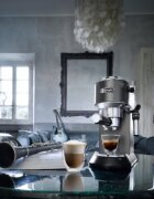 DeLonghi Ръчна еспресо машина 1300W "Dedica" черна - De'Longhi
