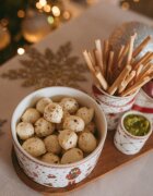 Easy Life Комплект 4 порцеланови купи с дървен поднос за сервиране "Nutcracker