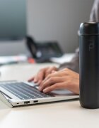 Grunwerg Термоизолираща бутилка от неръждаема стомана 300 ml "DrinkPod" черн