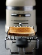 KitchenAid 2-слот Занаятчийски тостер 1250W от цвят "Almond Cream" -