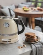 KitchenAid Електрическа кана Artisan 1.5L цвят "Almond Cream" - марка