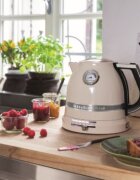 KitchenAid Електрическа кана Artisan 1.5L цвят "Almond Cream" - марка