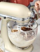 KitchenAid Стационарен миксер "Artisan" с купа 48 л модел 125 "Almond Cream"
