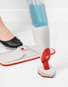 OXO 2-в-1 'Spray Mop' с дозатор за пръскане "Good Grips" -