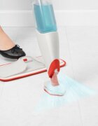 OXO 2-в-1 'Spray Mop' с дозатор за пръскане "Good Grips" -