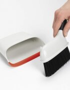 OXO Компактен комплект четка и съд за прах "Good Grips" -