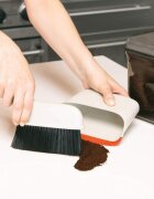 OXO Компактен комплект четка и съд за прах "Good Grips" -
