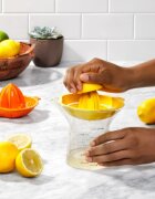 OXO Сокоизстисквачка за цитруси 2 в 1 350 мл "Good Grips" оранжев -