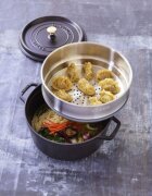 Staub Чугунена тенджера за готвене Cocotte с аксесоар за готвене на пара 2
