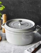 Staub Дълбока тенджера за готвене Cocotte чугунена 24 см / 4.7 л White Tr