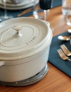 Staub Овална тенджера за готвене Cocotte чугунена 37 см/8 л White Truffle