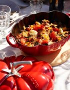 Staub Тенджера с форма на домат чугун 25 см/29л Cherry -