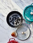 Staub Тенджера за готвене от чугун Cocotte 22 см/26 л <<Графитно сива>> -