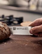 Zwilling Нож за хляб 20 см Pro -