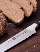 Zwilling Нож за хляб 20 см Pro -
