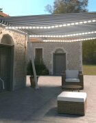 vidaXL Ръчно прибиращ се сенник с LED 600x350 см синьо и бяло