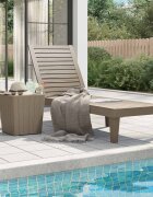 vidaXL Шезлонг светлокафяв 155x58x83 см полипропилен