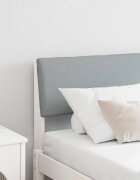 vidaXL Тапицирана табла Светлосиво 140 cm Солидно борово дърво
