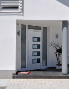 vidaXL Входна врата бяла 110x210 см алуминий и PVC