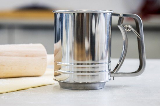 Kitchen Craft Чаша за пресяване на брашно и пудра захар 750 мл – от