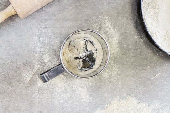 Kitchen Craft Чаша за пресяване на брашно и пудра захар 750 мл – от