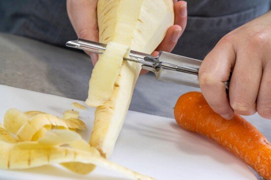 Kitchen Craft Прибор за белене на плодове/зеленчуци с въртящо се острие - от Kitchen