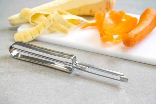 Kitchen Craft Прибор за белене на плодове/зеленчуци с въртящо се острие - от Kitchen