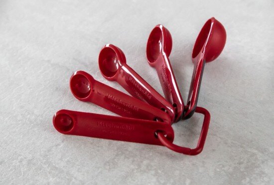 KitchenAid Комплект от 5 броя мерителни лъжички цвят "Empire Red" - марка Kitche