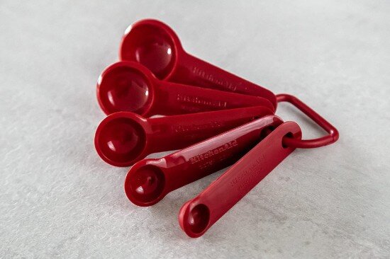 KitchenAid Комплект от 5 броя мерителни лъжички цвят "Empire Red" - марка Kitche