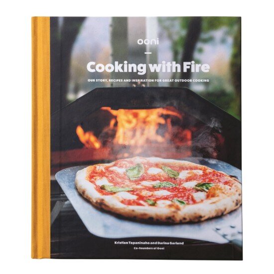 Ooni Книга с рецепти „Cooking With Fire“ на английски -