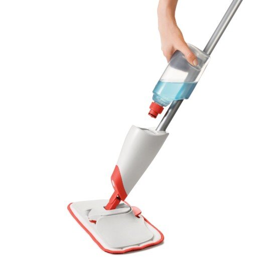 OXO 2-в-1 'Spray Mop' с дозатор за пръскане "Good Grips" -