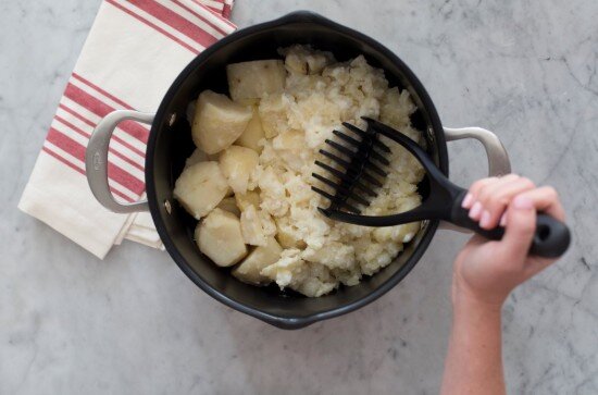 OXO Картофено пресо пластмасова 28 см "Good Grips" -