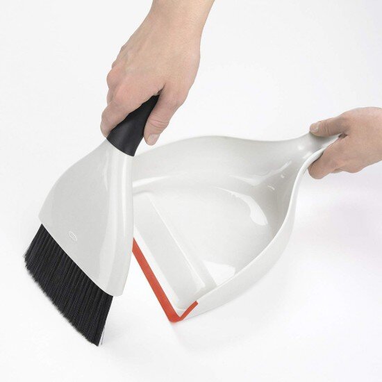 OXO Поставете метла и лопатка "Good Grips" -
