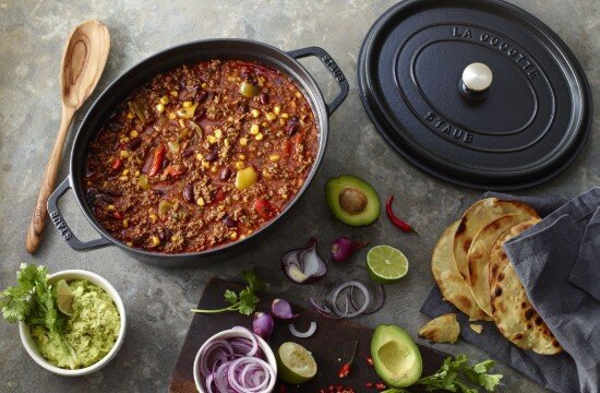 Staub "Cocotte" овална тенджера за готвене изработена от чугун 27 см/32 л