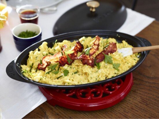 Staub Овална чугунена чиния на фурна с капак 31см/0.7л Black -