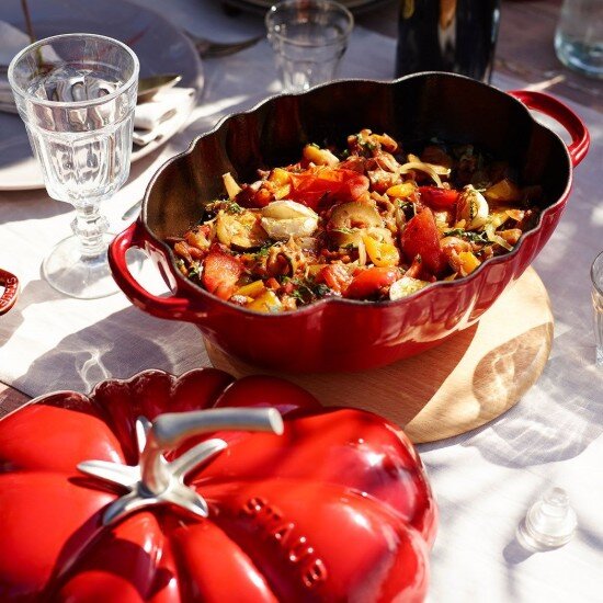 Staub Тенджера с форма на домат чугун 25 см/29л Cherry -