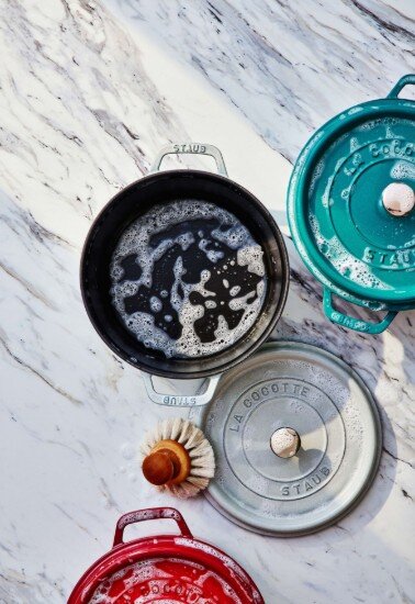 Staub Тенджера за готвене от чугун Cocotte 22 см/26 л <<Графитно сива>> -