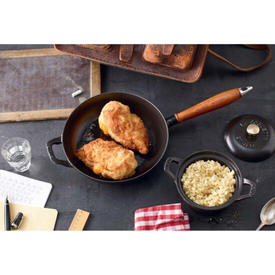 Staub Тиган с дървена дръжка 28 см -