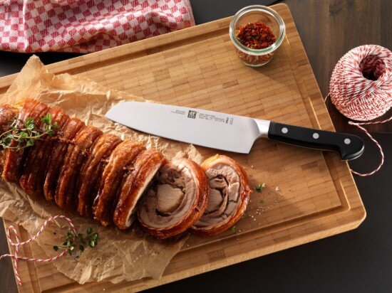 Zwilling Нож Santoku 18 см << Pro>> -
