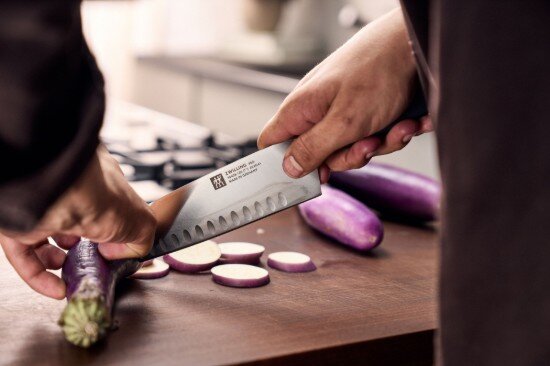 Zwilling Нож Santoku 18 см << Pro>> -