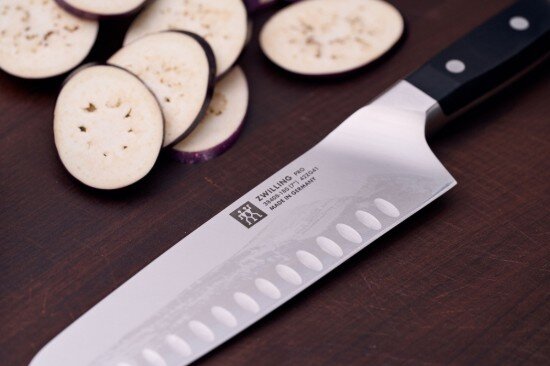 Zwilling Нож Santoku 18 см << Pro>> -