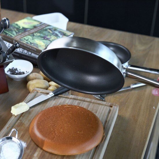 Zwilling Тиган с незалепващо покритие неръждаема стомана 20 см Pro