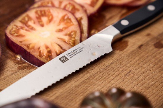 Zwilling Универсален нож назъбено острие 13 см << Pro>> -