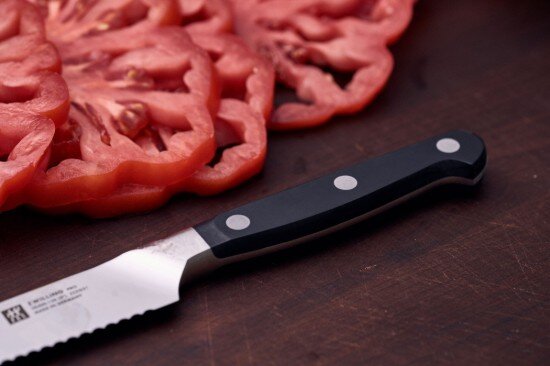 Zwilling Универсален нож назъбено острие 13 см << Pro>> -